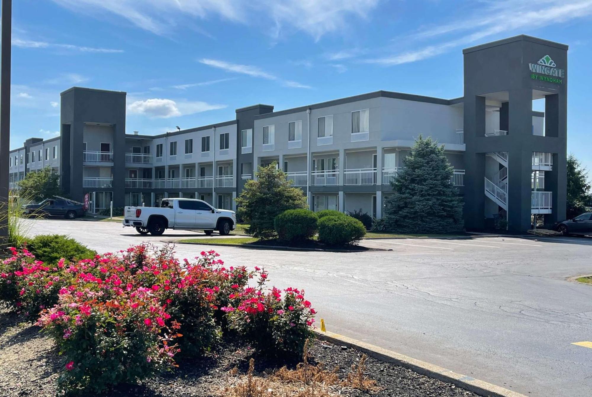 Wingate By Wyndham Dayton North Hotel Buitenkant foto
